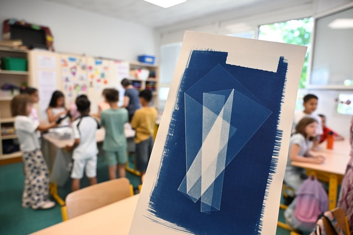 En marge de la Biennale de la photographie, dans le cadre des parcours d'Education artistique et culturelle, des enfants de l'école Wagner ont pu découvrir la technique du cyanotype.