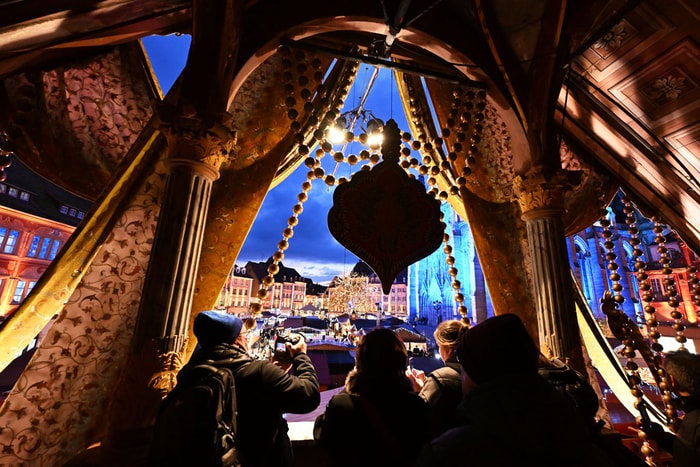 Une vue convoitée en haut des marches de l'Hôtel de ville.