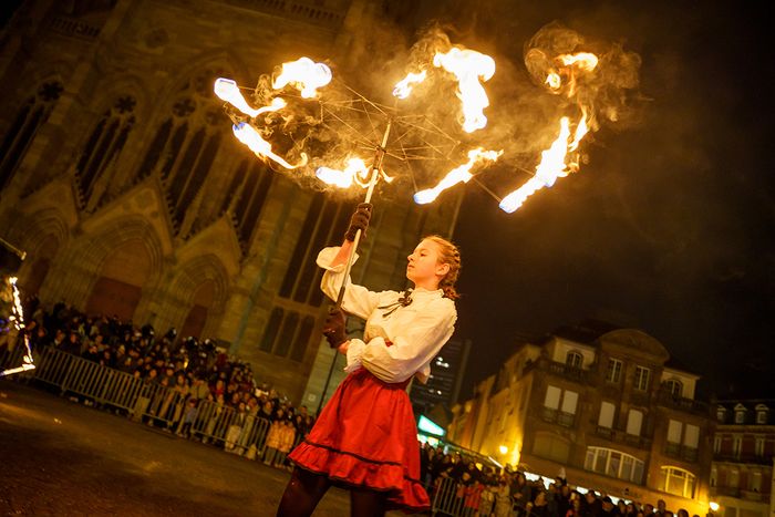 Déjà présente en 2023, la compagnie Wulkan présentera un nouveau spectacle de feu, vendredi 7 mars, à 19h30, au square de la Bourse.