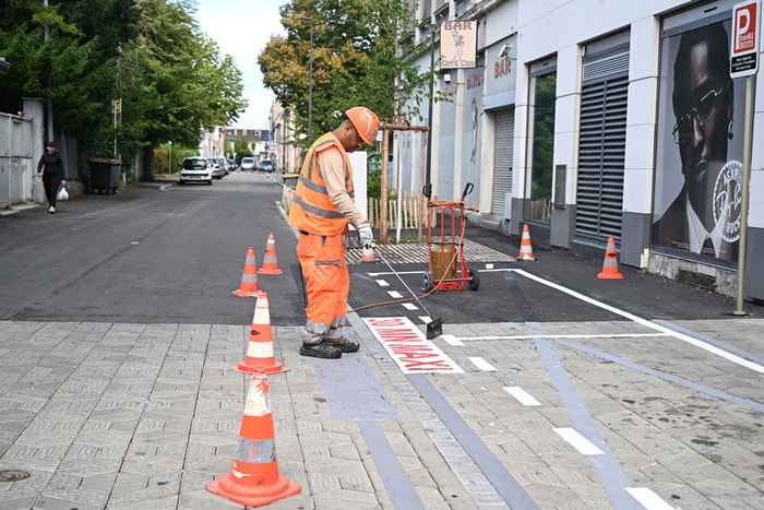 75 places de stationnement 30 minutes gratuites sont proposées dans les rues adjacentes, contre 59 précédemment.