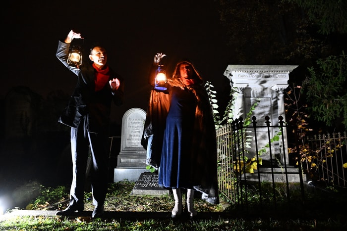 Le cimetière central de Mulhouse se dévoile, de nuit, pour les Nuits de l'étrange.