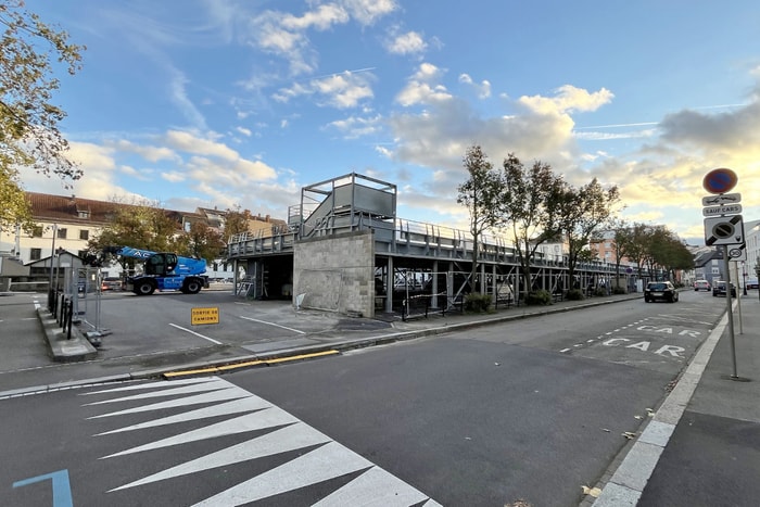 D'ici fin novembre, le parking Porte Haute offrira 296 places de stationnement sur deux niveaux.