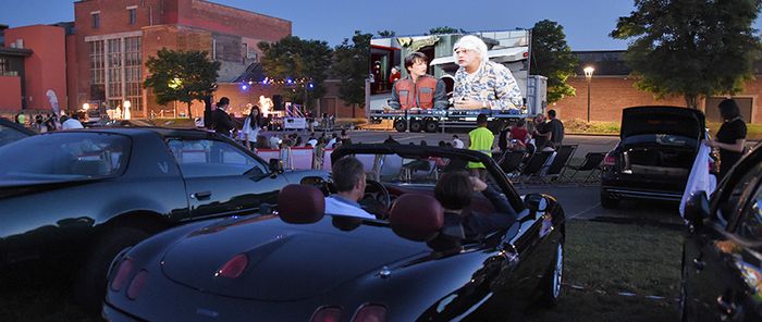 Retour vers le futur 2 sera projeté, en drive-in, au Musée de l'auto.