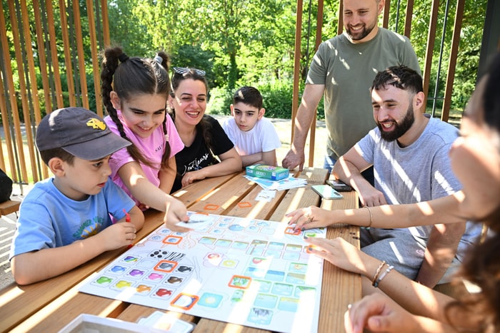 Pour sa première session en plein air de l'été, la ludothèque a installé ses jeux au square Odile Hubler, dans le quartier Drouot. 