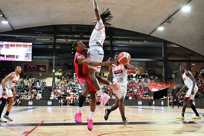 Les Mustangs se sont largement imposés lors des deux matchs des quarts de finale des play-offs. 