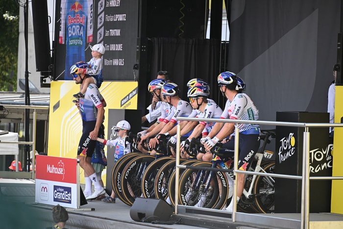 Certains coureurs étaient bien entourés...