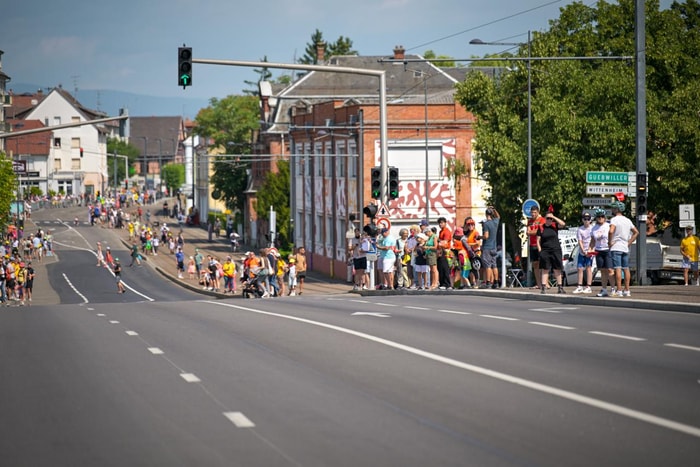 Direction Bourtzwiller pour les coureurs, après avoir traversé le centre-ville de Mulhouse.