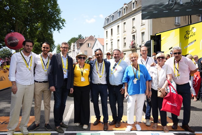 Photo de famille, avec les élus mulhousiens, sur la ligne de départ.