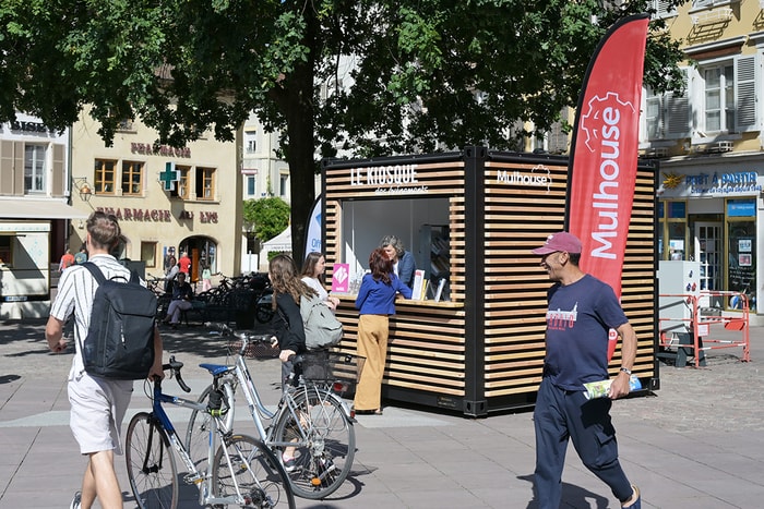 Le Kiosque des évènements est ouvert 7j/7, place de la Réunion. 