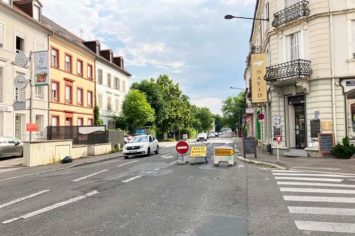 La Ville va procéder au remplacement de la couche d’enrobé sur la partie la plus dégradée de l’avenue d’Altkirch, dans le sens Brunstatt-Mulhouse.
