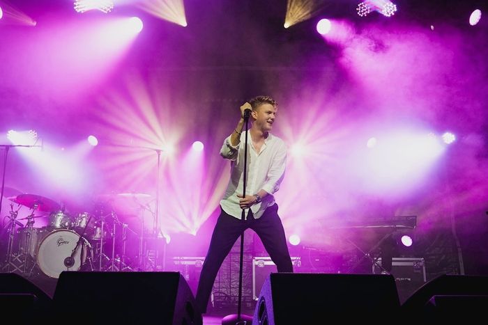 Robin Leon annonce "un show festif, énergique et varié", ce dimanche 7 septembre à Mulhouse.