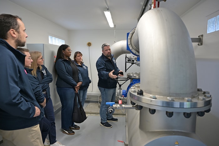 La qualité de l'eau est un enjeu essentiel pour la Régie de l'eau m2A. En photo, l'unité de traitement préventif de l'eau aux UV.