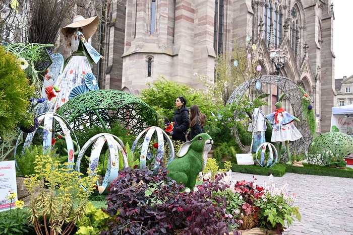 Ambiance printanière au centre-ville, à l'occasion d'Osterputz.