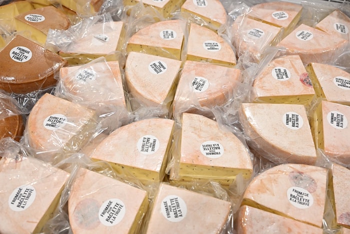 Des morceaux de fromage XXL. 