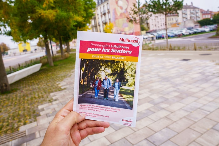 Un guide recensant des balades adaptées aux seniors a été édité et est disponible à la Clé des ainés.