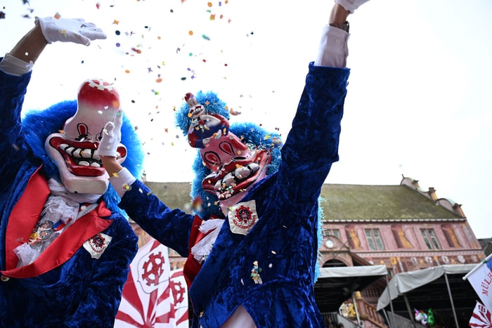 73e Cavalcade internationale des fous dimanche après-midi.