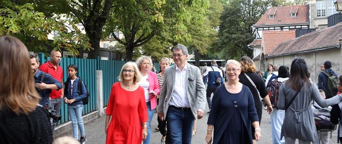 Tournée des écoles mulhousiennes ce lundi matin pour le maire Michèle Lutz,en présence de Jean Rottner, président de la Région Grand Est, et de Chantal Risser, adjointe au maire déléguée à l’Education.