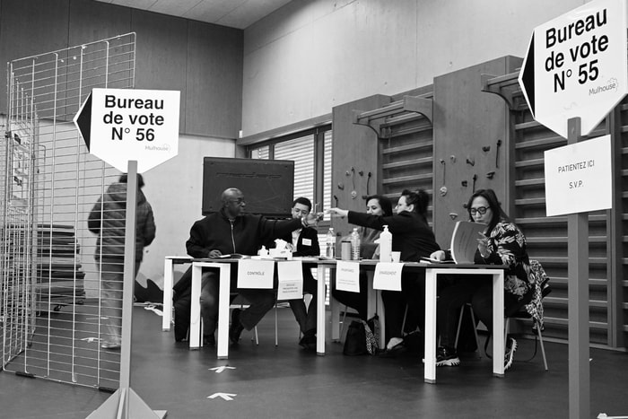 Au moins deux assesseurs, un secrétaire et un président, c'est la composition de chaque bureau de vote.