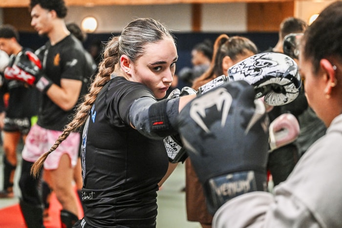 Combattante confirmée, Shéhrazade Deiboune a remporté une médaille d'argent lors des derniers Championnats de France de pancrace et submission. 