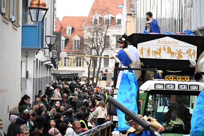 73e Cavalcade internationale des fous dimanche après-midi.