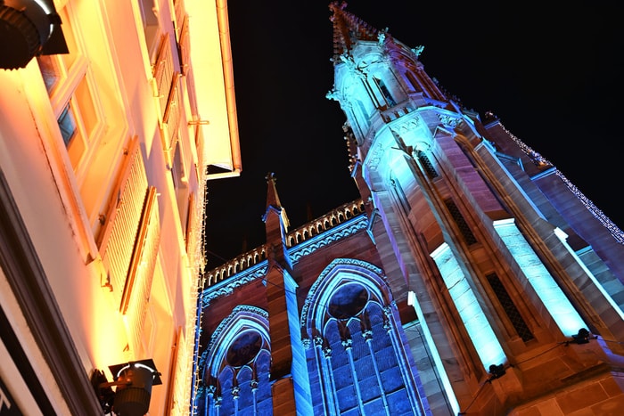 Le temple Saint-Etienne majestueux.