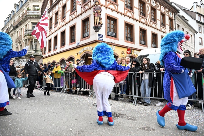 73e Cavalcade internationale des fous dimanche après-midi.