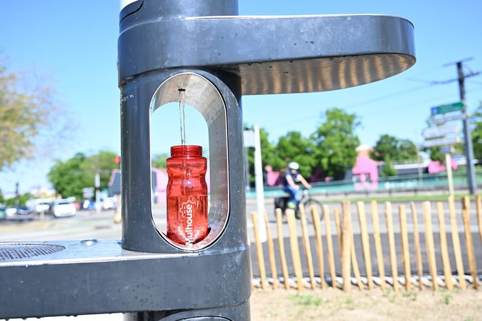Une fontaine à eau potable pour tous a été installée. 