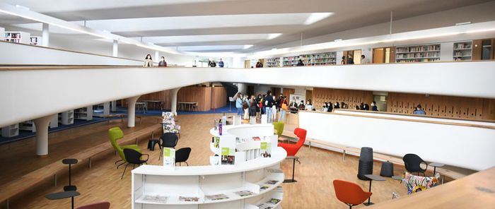Le Learning center comprend 1 500 m² d'espaces publics.