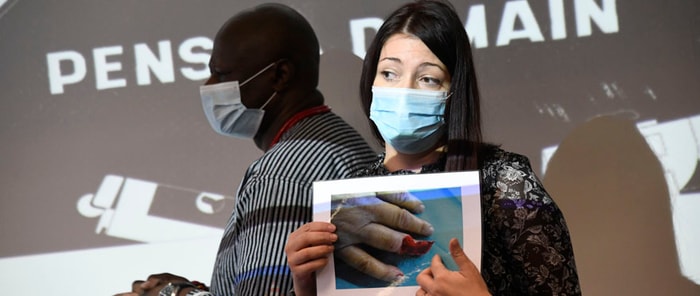 Le duo d'intervenants, Pauline Michelat et Georges Ouedaogo, au collège de Bourtzwiller.