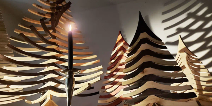 Sapins de Noël en bois massif fabriqués à la main