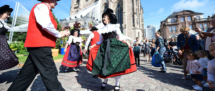 Bienvenue au village, Wíllkumma ím Dorf !