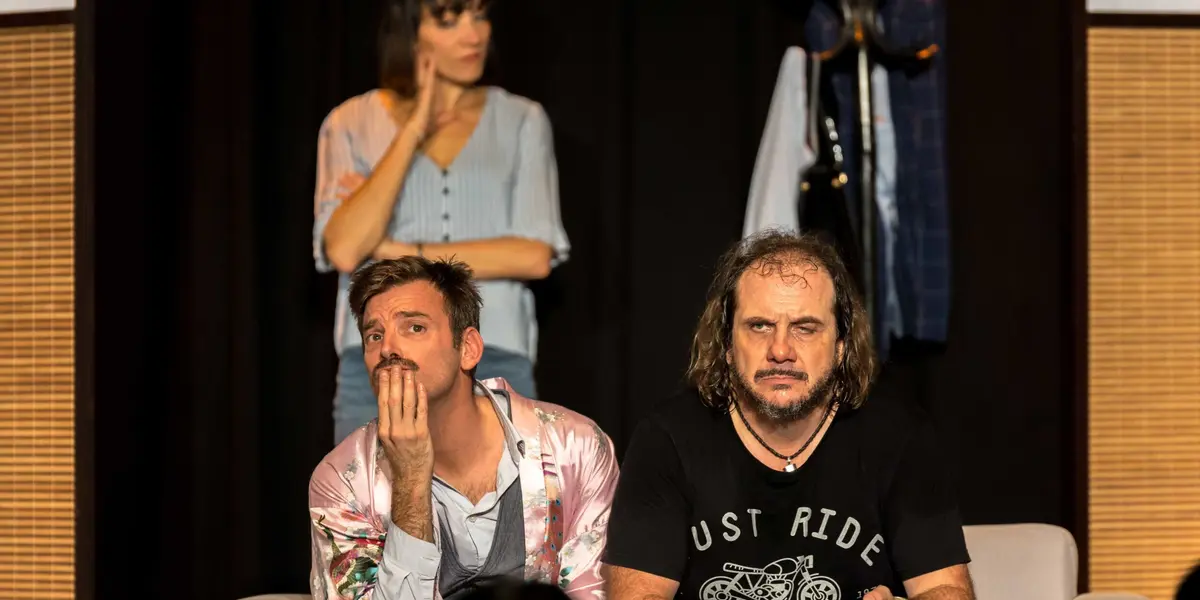 Amant à mi-temps : une comédie de boulevard au Théâtre de la Sinne à Mulhouse