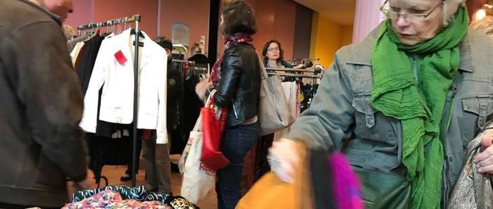 Le vide-dressing des copines