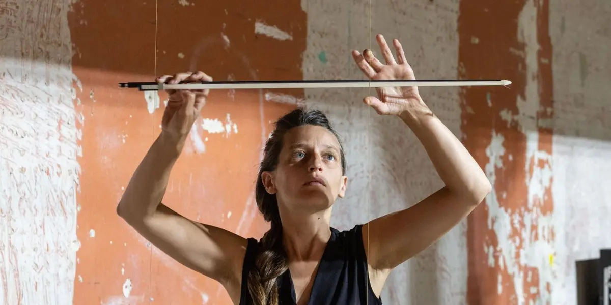 Anouck Genthon "azel" (violon solo)