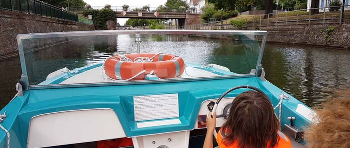 En bateau sur le canal du Rhône au Rhin
