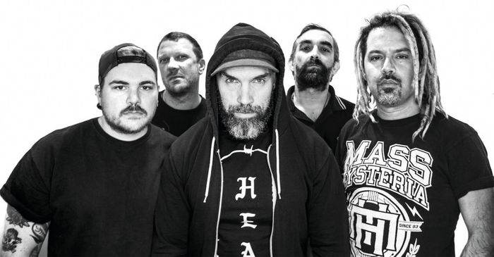 COMPLET /// MASS HYSTERIA + KLÁNG