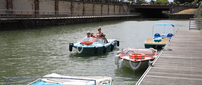 En bateau électrique ou en paddle