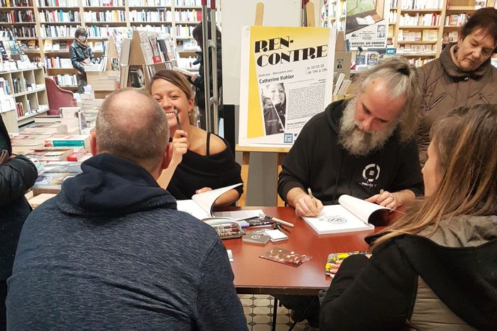 Séance de Dédicaces du Livre Refuge